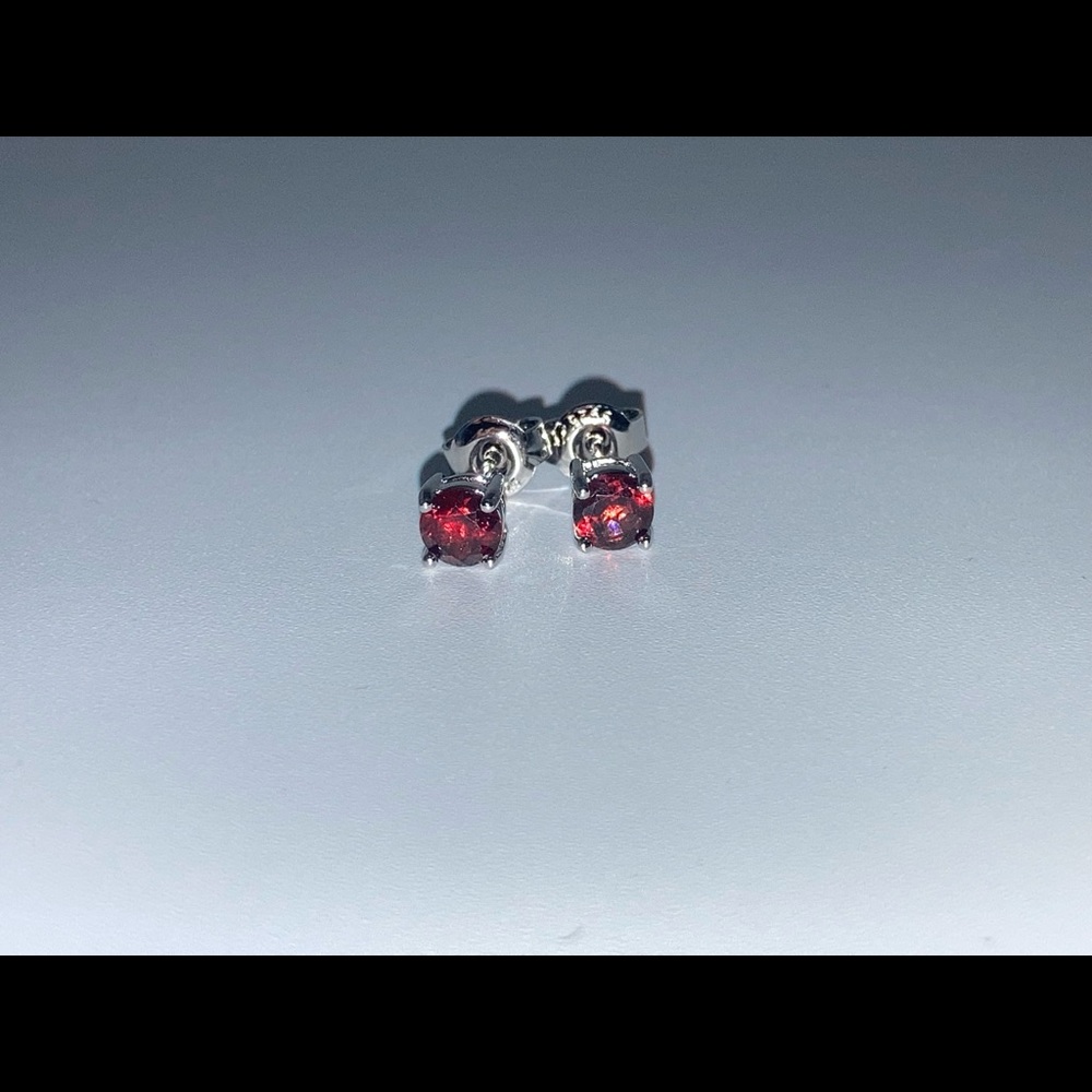 925 Silver Natural Garnet Gemstone Stud Earrings - Picture 3 of 4